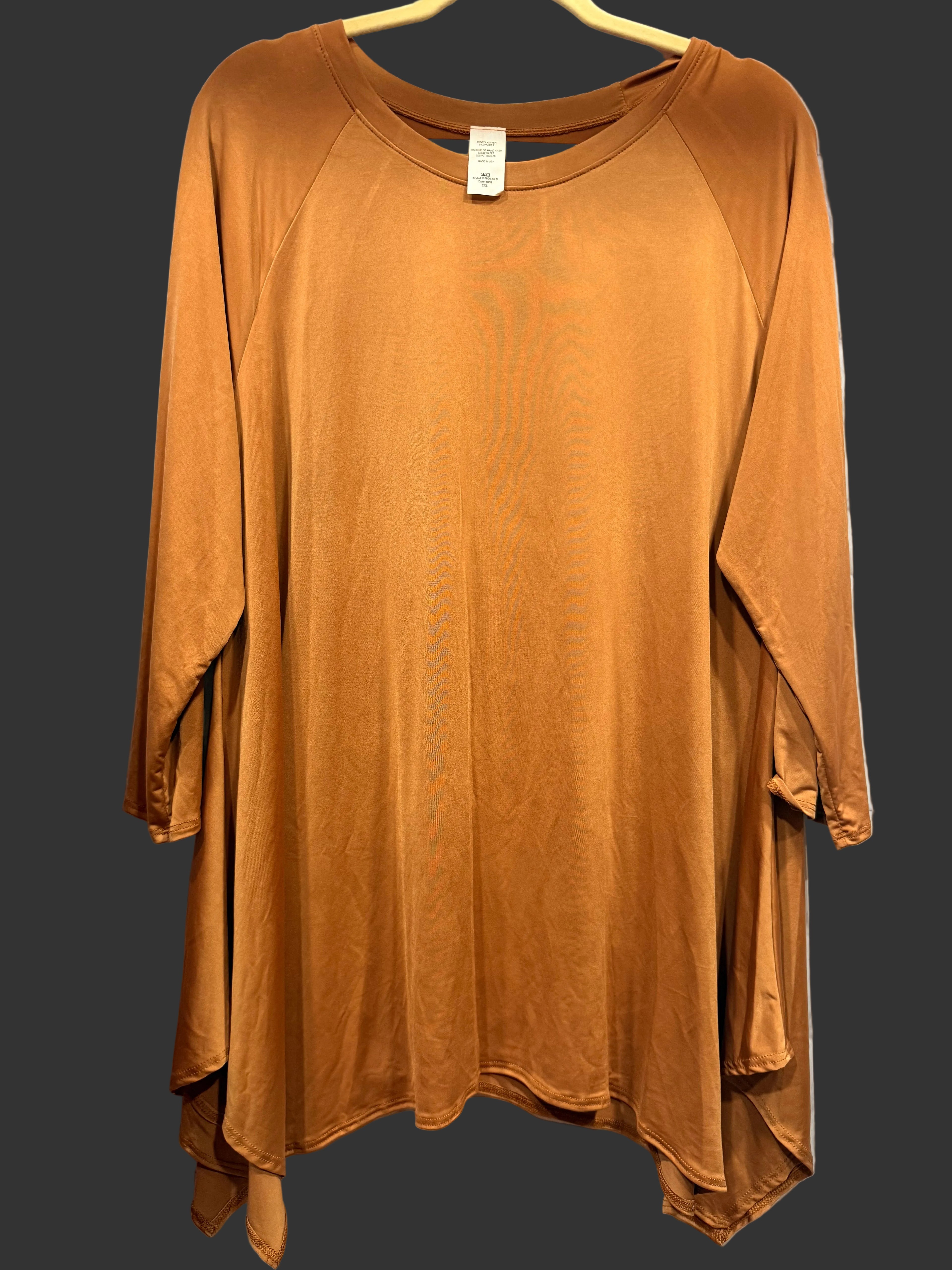 Solid Sharkbite Hem 3/4 Sleeve Tunic