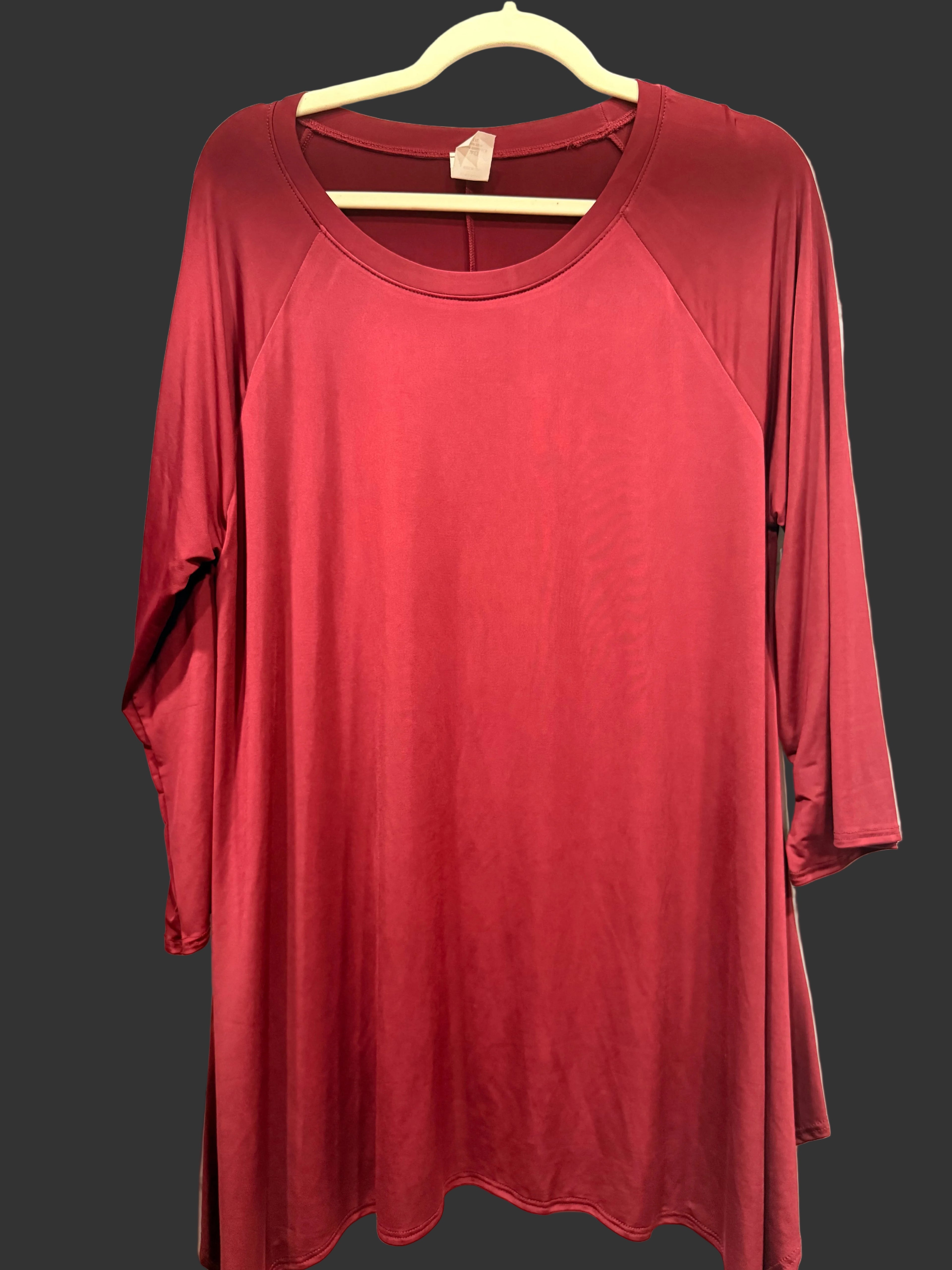 Solid Sharkbite Hem 3/4 Sleeve Tunic